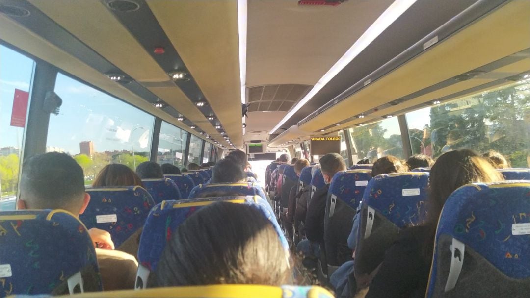 A bordo de un autobús de la línea Madrid - Toledo