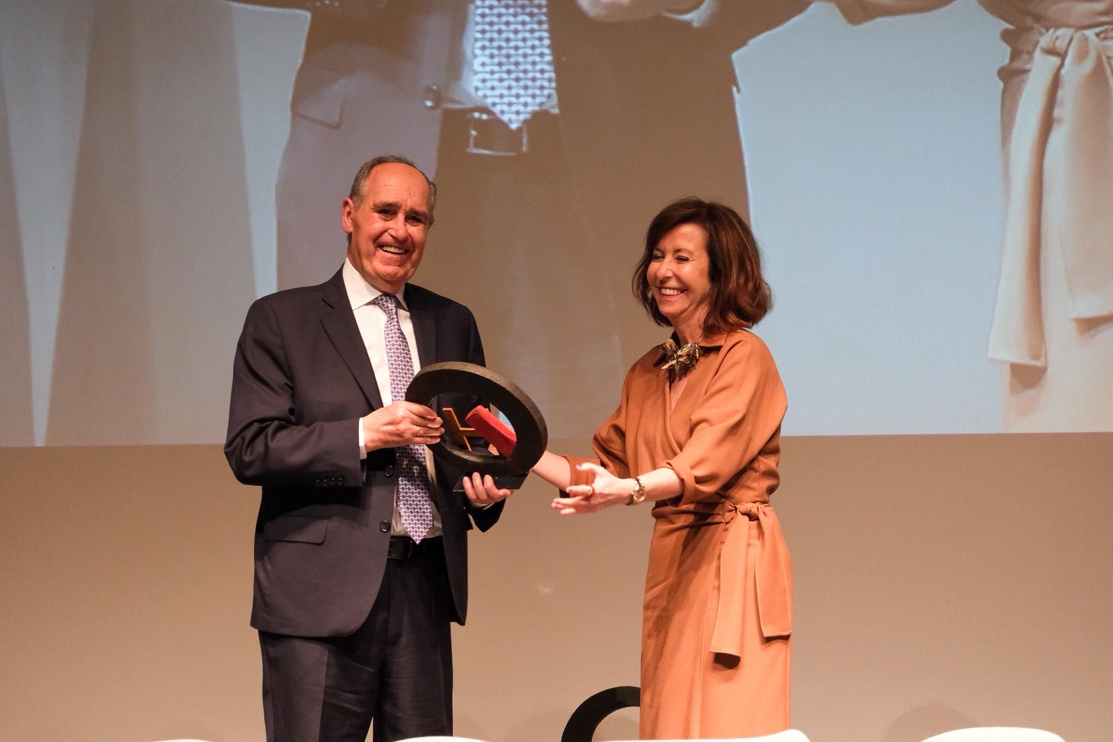 Roque recibe el Premio Hermano Celestino