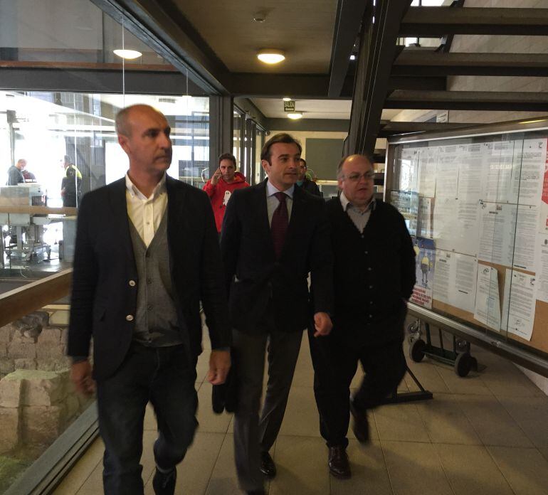 Ramírez y Parodi entrando al Ayuntamiento de Alicante