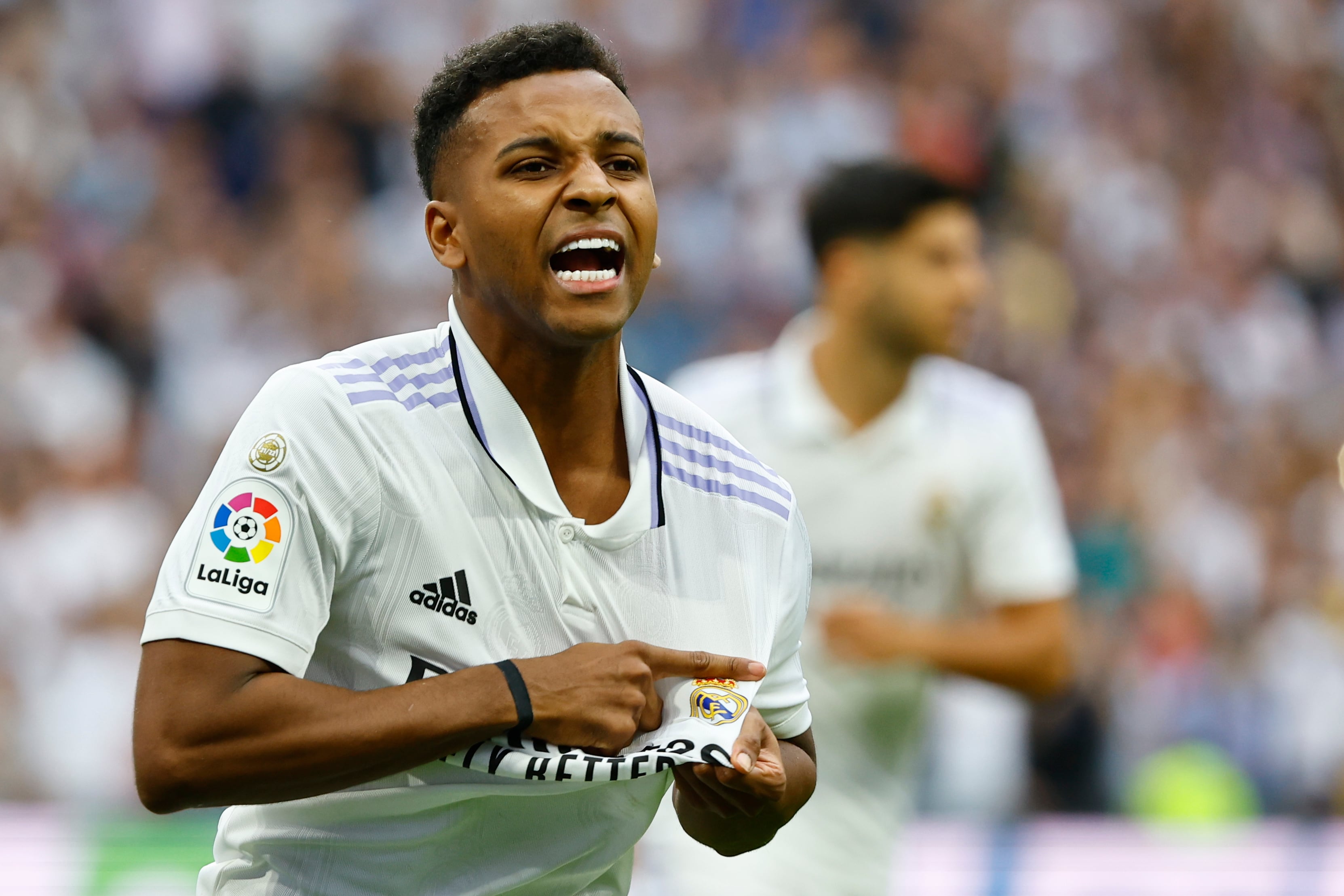 El delantero del Real Madrid Rodrygo Goes celebra tras marcar el 3-1 de penalti