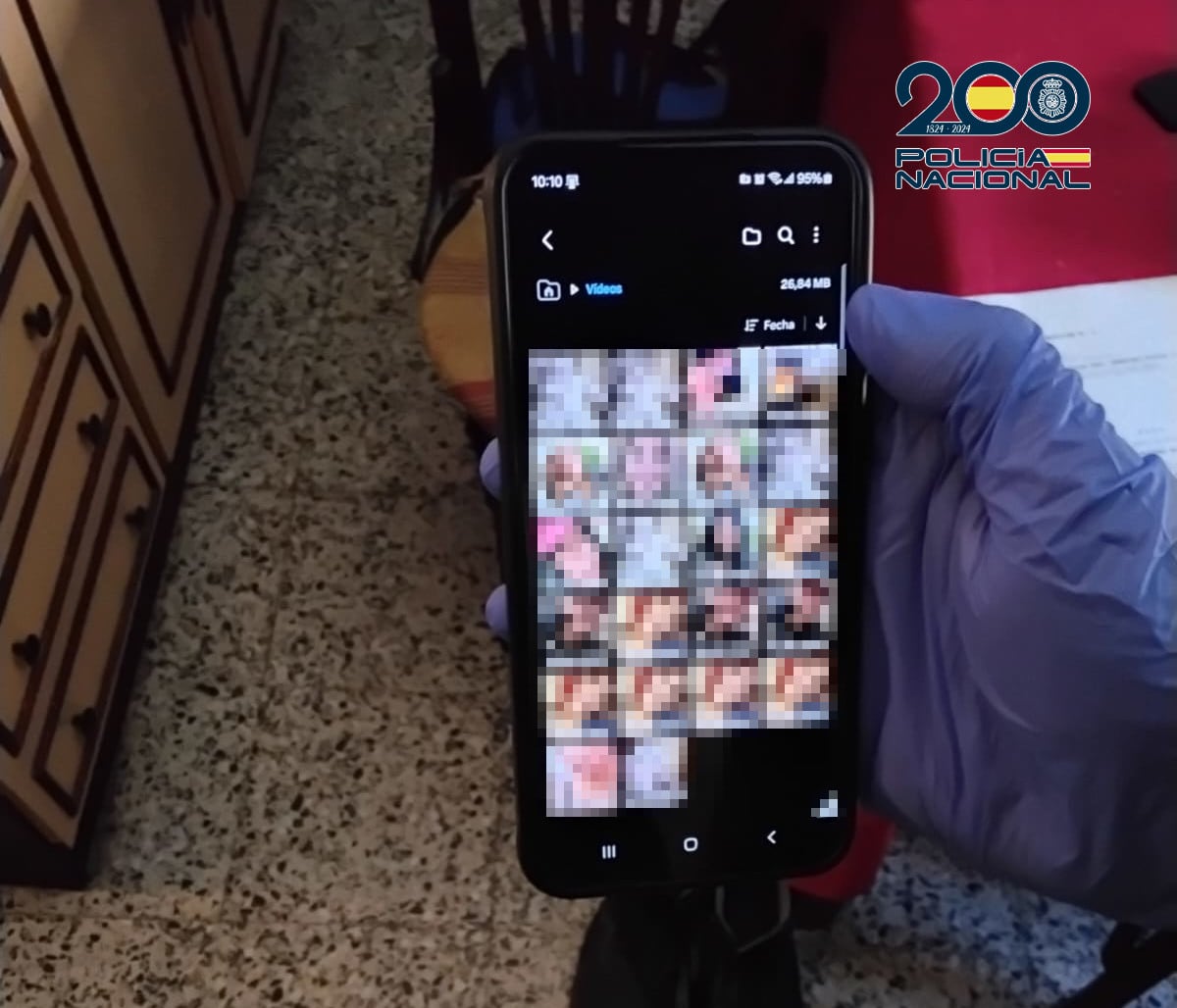 Imagen de uno de los móviles intervenidos al joven de 28 años detenido