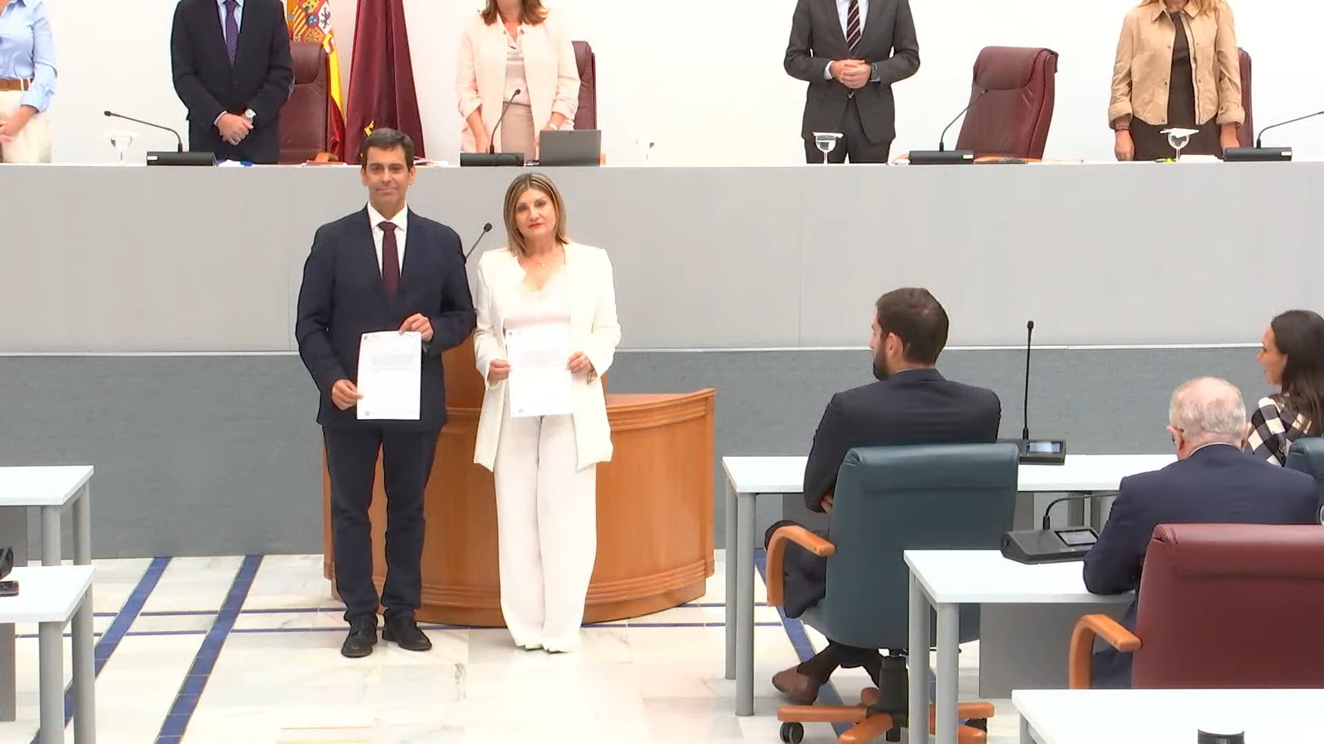 Proclamación de los senadores por designación autonómica a José Ramón Díez de Revenga, PP, y María Dolores Flores, PSOE