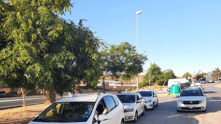 El taxi algecireño resiste a la crisis