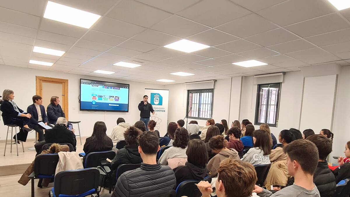 Tres Cantos presenta a sus jóvenes la nueva página web dedicada a la juventud