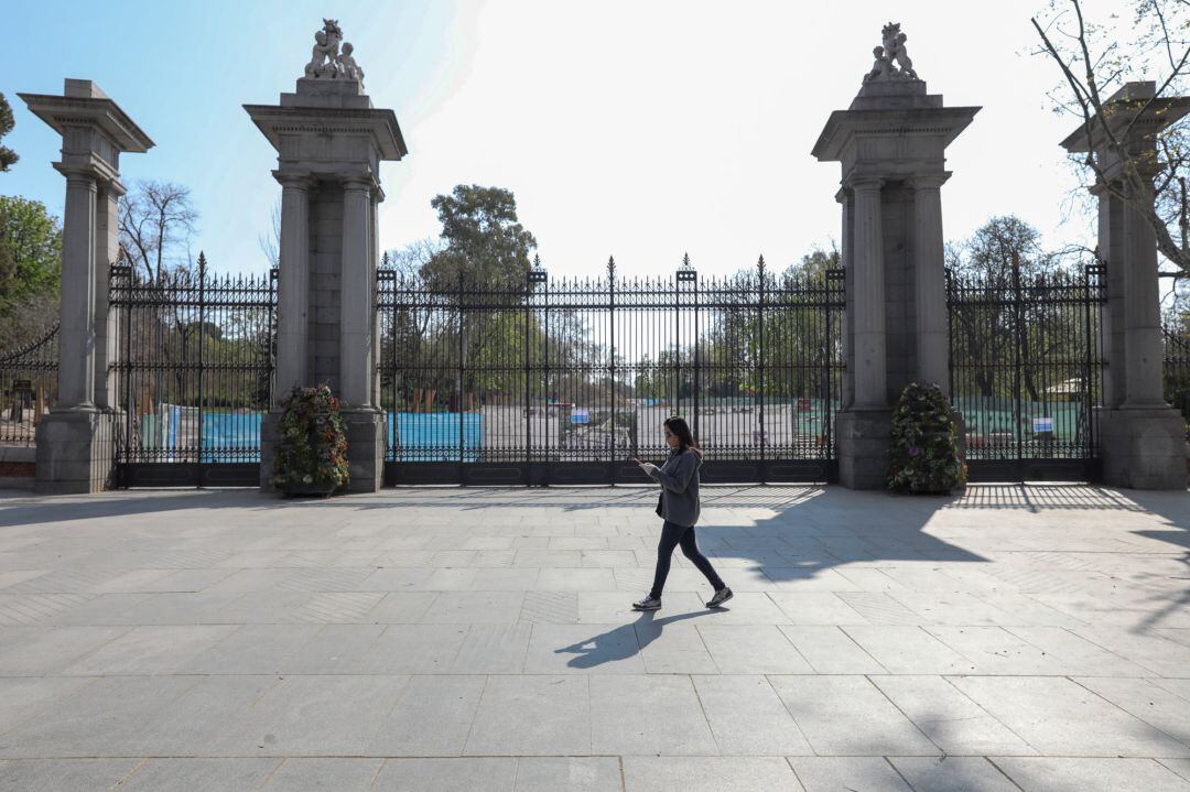 Zona cercana al Retiro despierta vacía tras el anuncio del Estado de Alarma que realizó el presidente del Gobierno, Pedro Sánchez, ante el avance del coronavirus