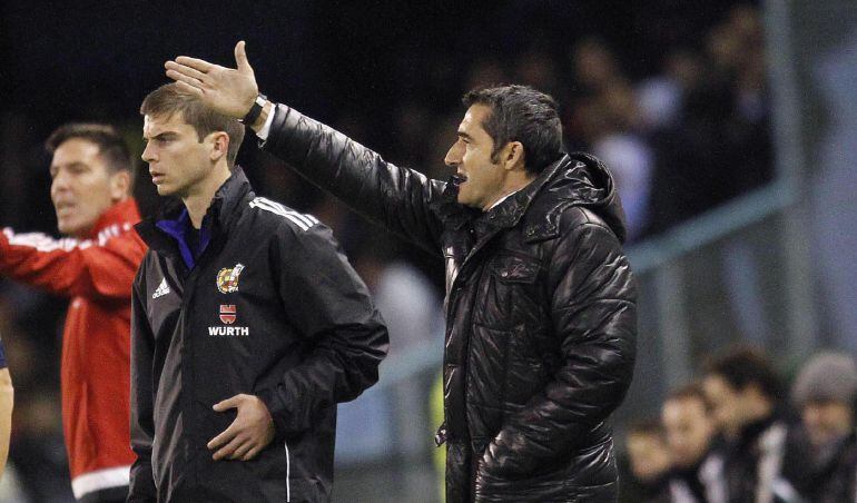 GRA377. VIGO. 30/12/2015.- El entrenador del Athletic Club Ernesto valverde durante el partido de Liga, correspondiente a la decimoséptima jornada en Primera División, que Celta y Athletic Club disputan esta noche en el estadio de Balaídos, en Vigo. EFE/S