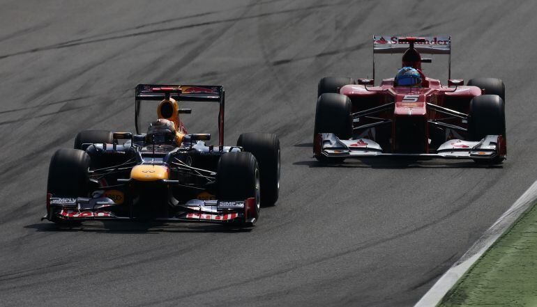 Vettel y Alonso, en el Mundial de 2012, que acabó con el alemán como campeón.