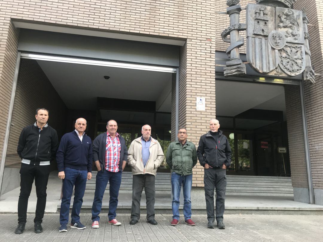 Trabajadores despedidos de Masa Galicia a las puertas del juzgado