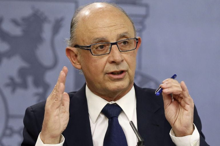 GRA234. MADRID, 27/03/2015.- El ministro de Hacienda y Administraciones Públicas, Cristóbal Montoro, durante la conferencia de prensa posterior al Consejo de Ministros, hoy en el Palacio de la Moncloa. EFE/Fernando Alvarado