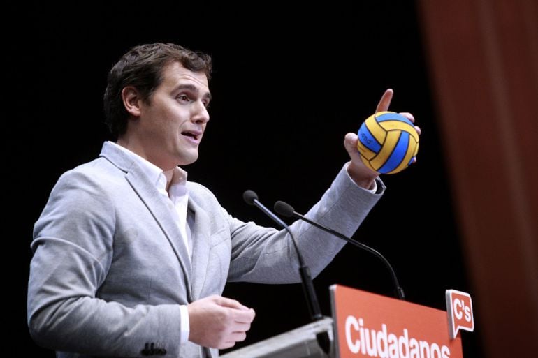 GRA027 MADRID, 13122015.- El candidato de Ciudadanos (C&#039;s) a la Presidencia del Gobierno, Albert Rivera, durante el acto central de la campaña electoral de su formación que se ha celebrado hoy en el Palacio de Vistalegre. EFEVíctor Lerena