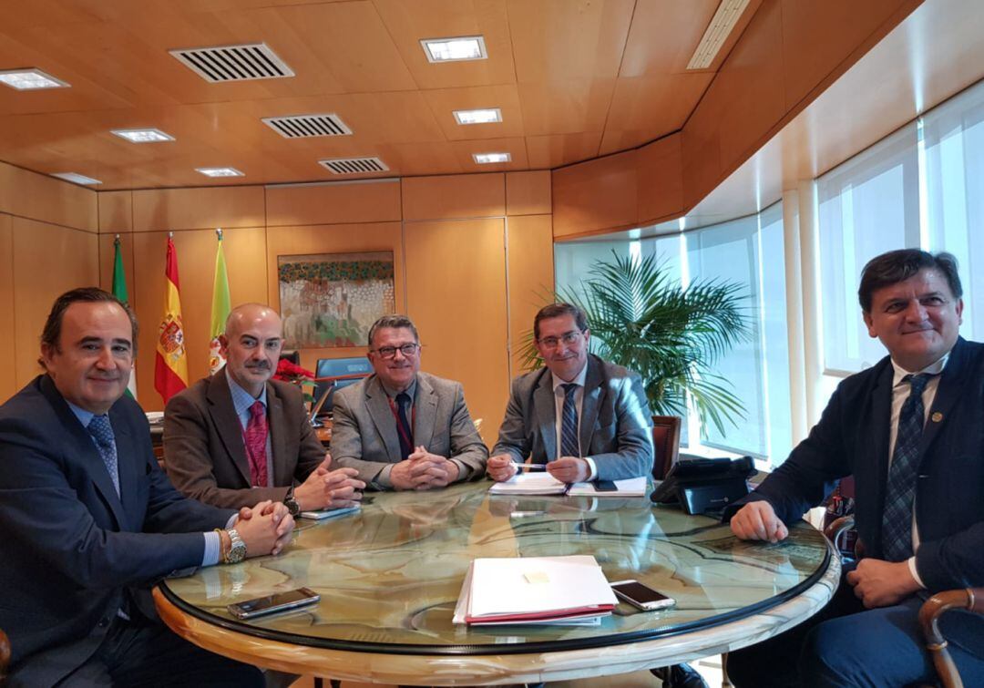 Reunión del presidente de la Diputación de Granada con representantes de Eticom