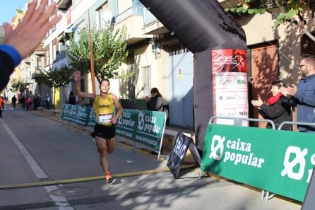 Salva Gomar cruza la meta del Real de Gandia