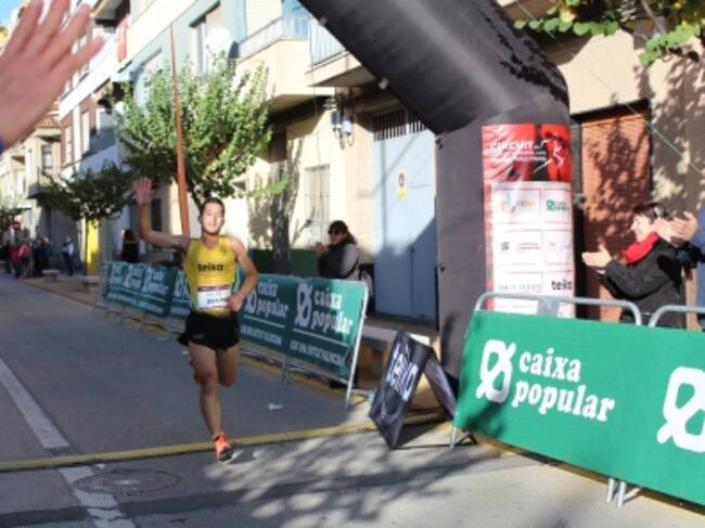 Salva Gomar cruza la meta del Real de Gandia