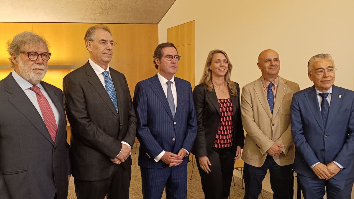 FAE premia la trayectoria de 3 generaciones de De Santiago Automoción