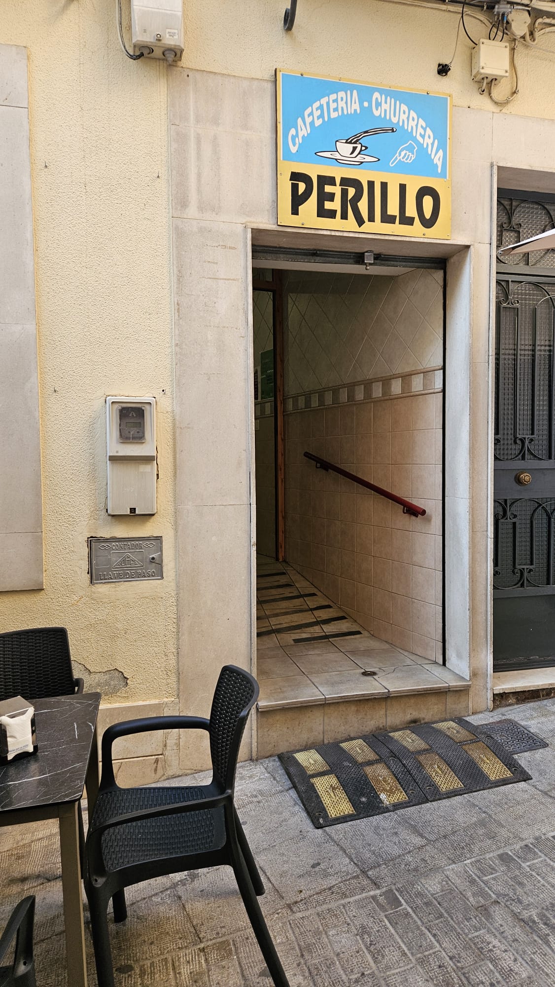 Cafetería Churrería Perillo en la calle San Fernando de Jódar