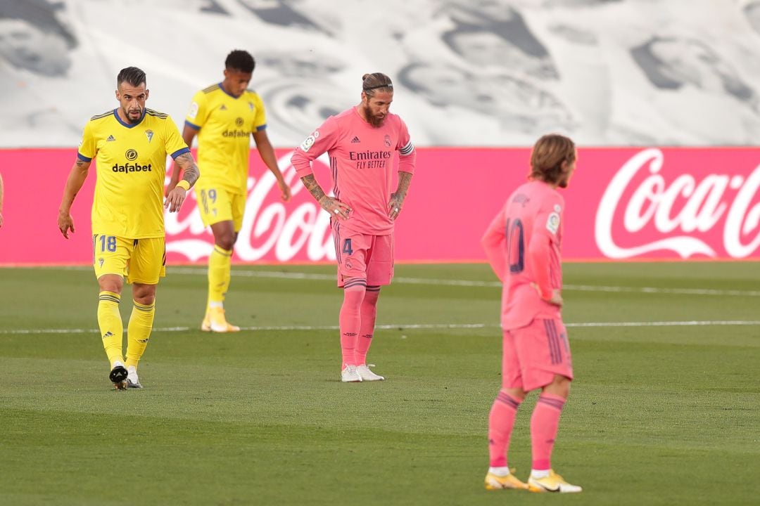 Sergio Ramos y Luka Modric, cabizbajos ante el Cádiz