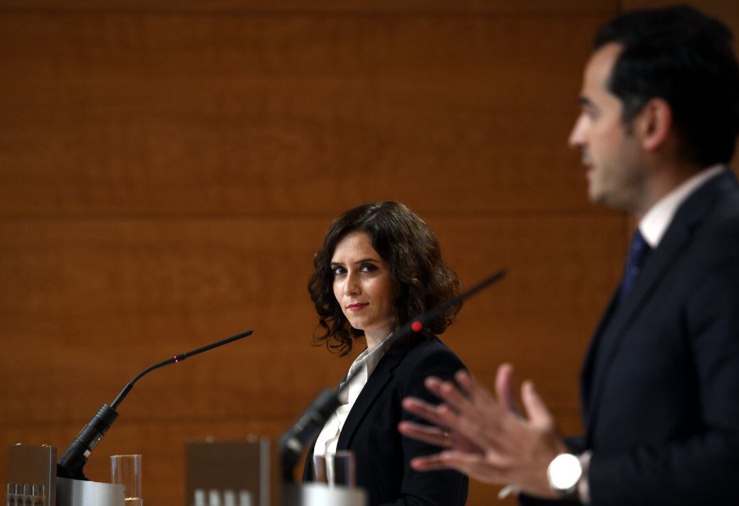 La presidenta de la Comunidad de Madrid, Isabel Díaz Ayuso, y el vicepresidente, consejero de Deportes, Transparencia y portavoz, Ignacio Aguado