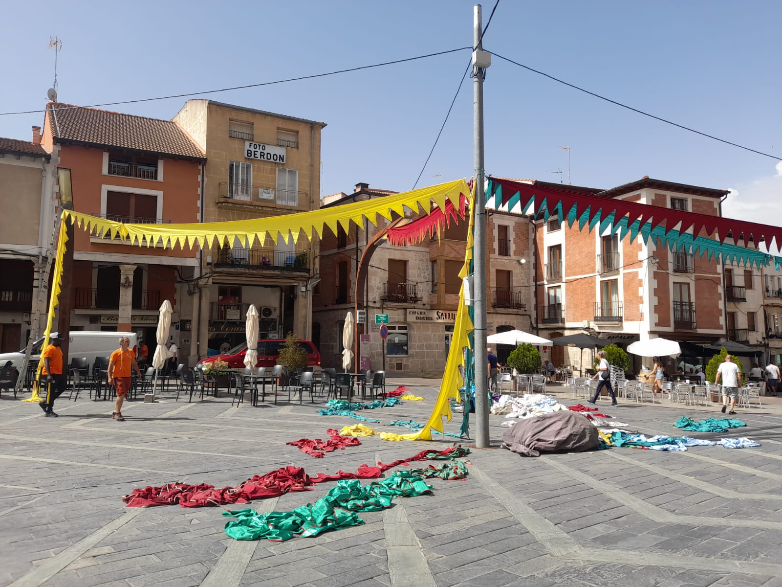 La Plaza Mayor de Roa se prepara para ser el corazón del fin de semana medieval entorno a las Ordenanzas de vendimia de Doña Violante