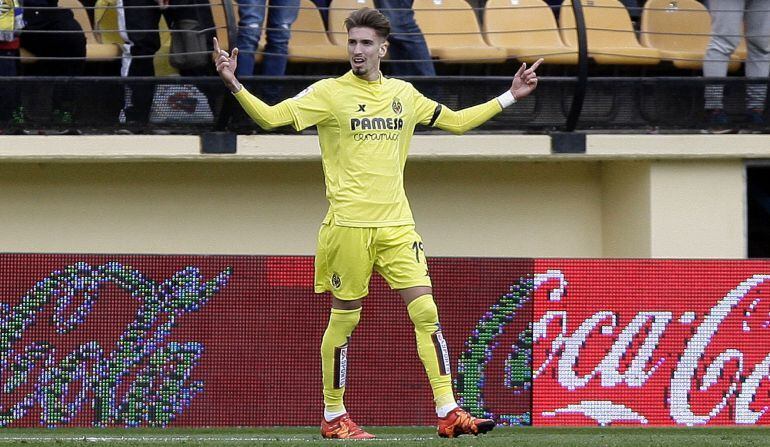 Samu Castillejo celebra un gol con Villarreal C.F.