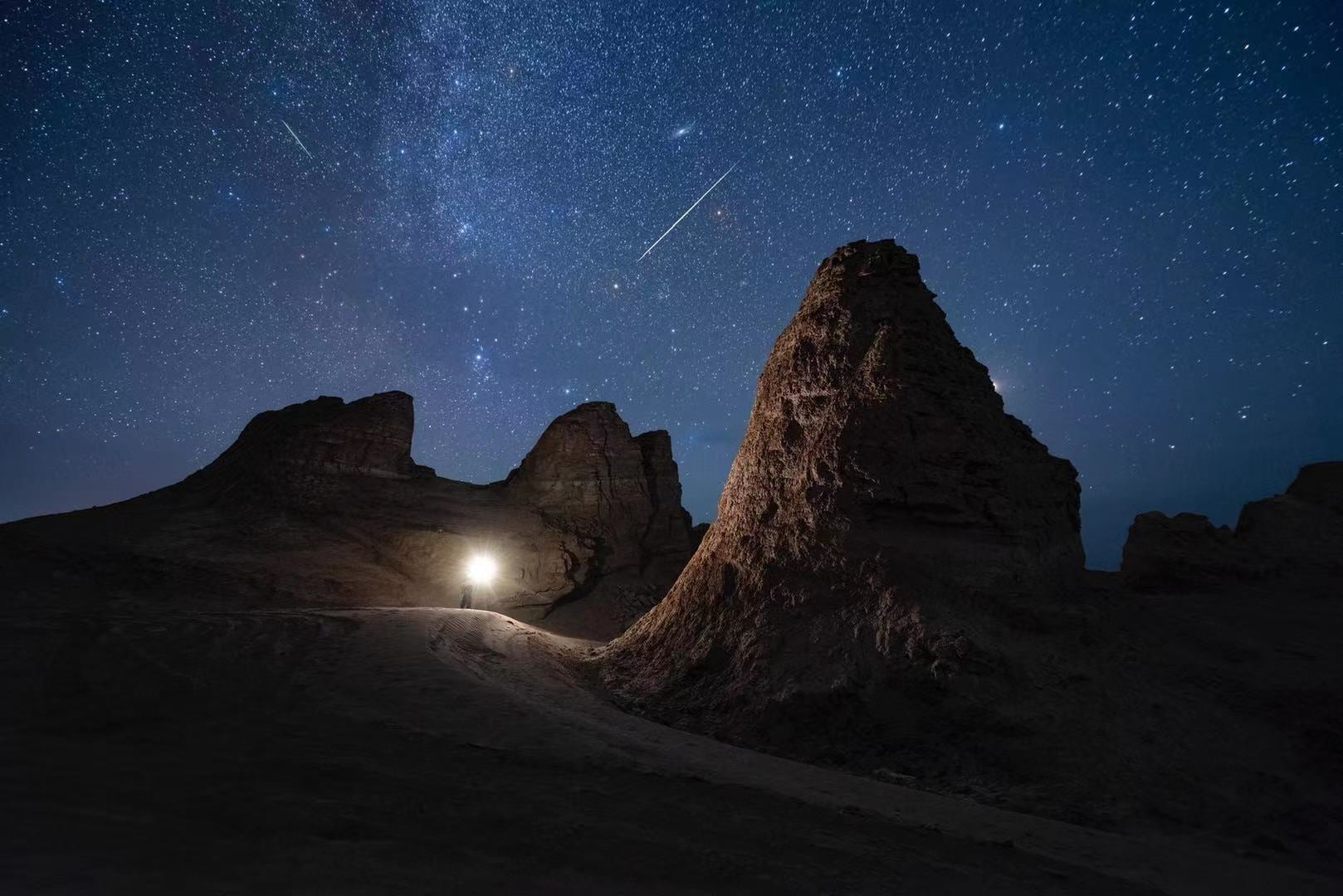 Un meteoro durante la lluvia de estrellas de las Perseidas.