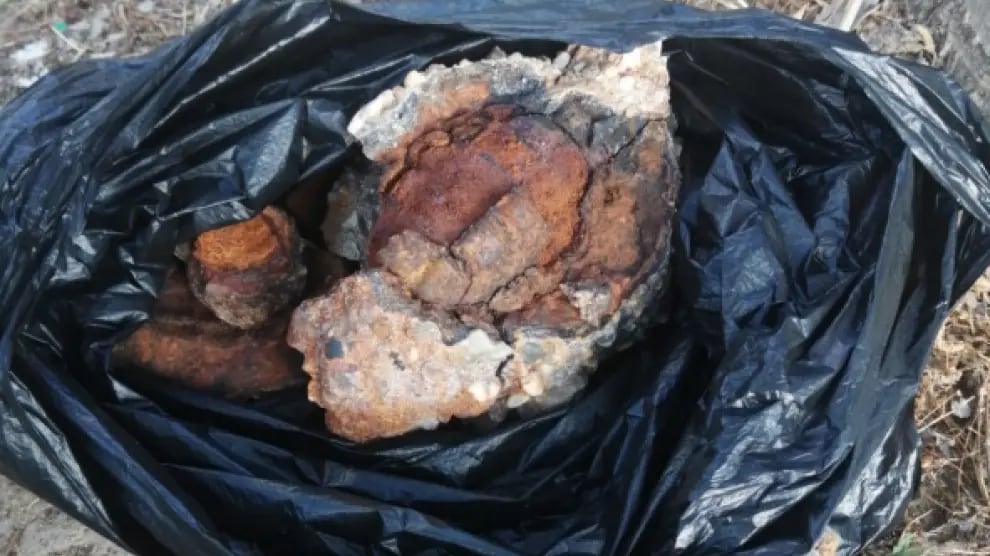 La piedra con la granada en su interior.