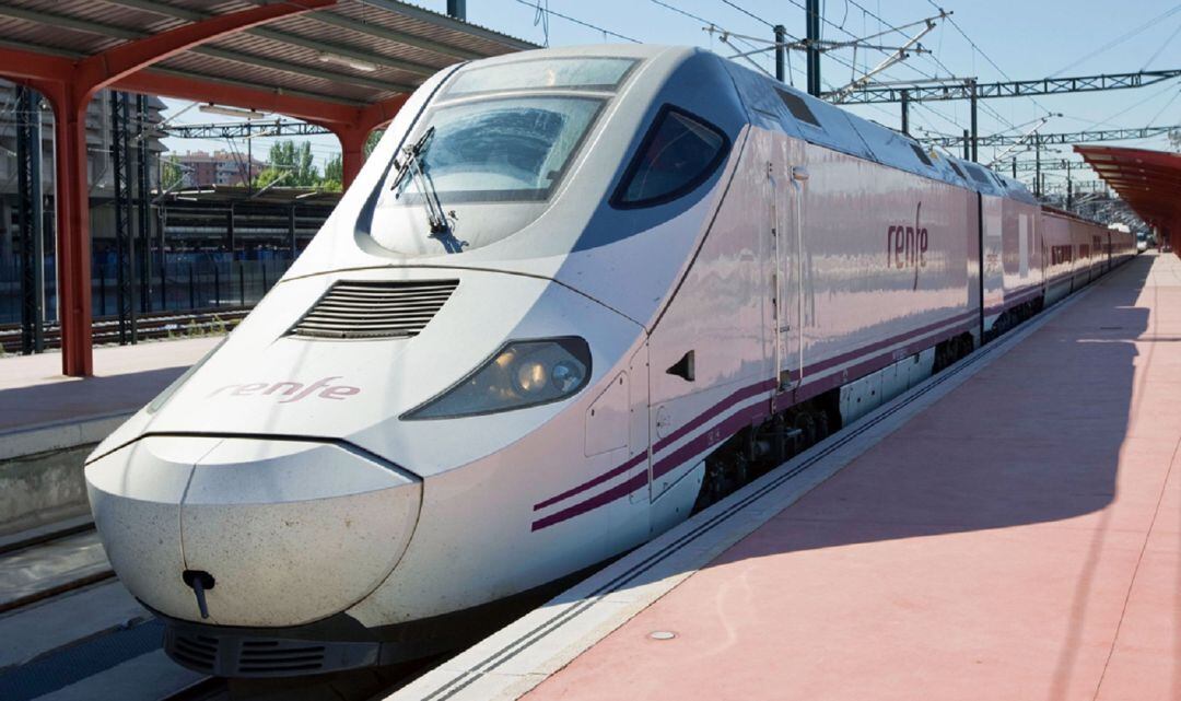 Imagen de uno de los ferrocarriles ALVIA de la red de RENFE