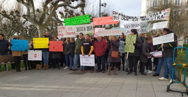 Concentración de apoyo a los tres condenados frente a la Audiencia de Burgos