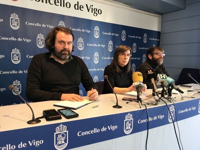 Los Concejales de Marea de VIgo, Rubén Pérez, Margarida López y Xosé Lois Jácome