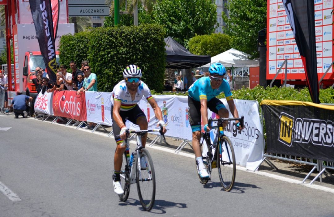 Alejandro Valverde y Luis León Sánchez tras pasar línea de meta