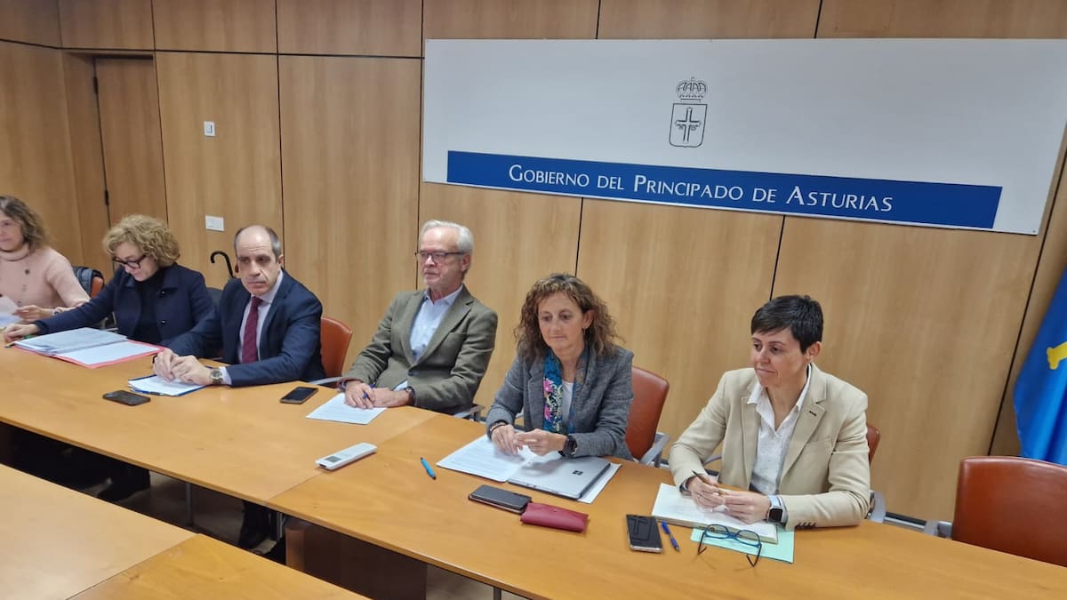 Educación convence a los sindicatos y está más cerca del acuerdo que desconvoque la huelga en Les Escuelines