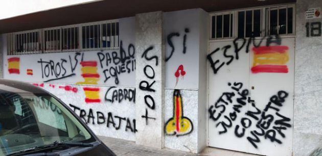 Pintadas en la sede de Podemos Andalucía en Sevilla