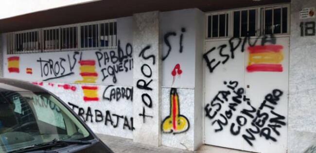 Pintadas en la sede de Podemos Andalucía en Sevilla