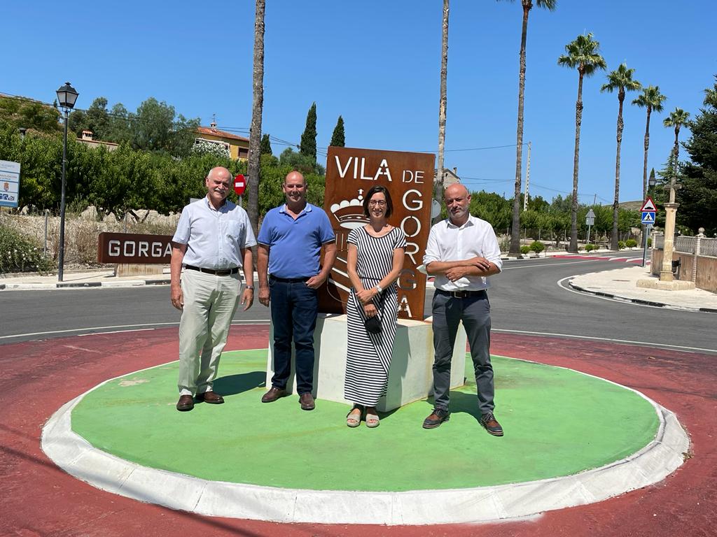 La Generalitat ha remodelado una rotonda en Gorga y construido una vía peatonal paralela a la CV-790.