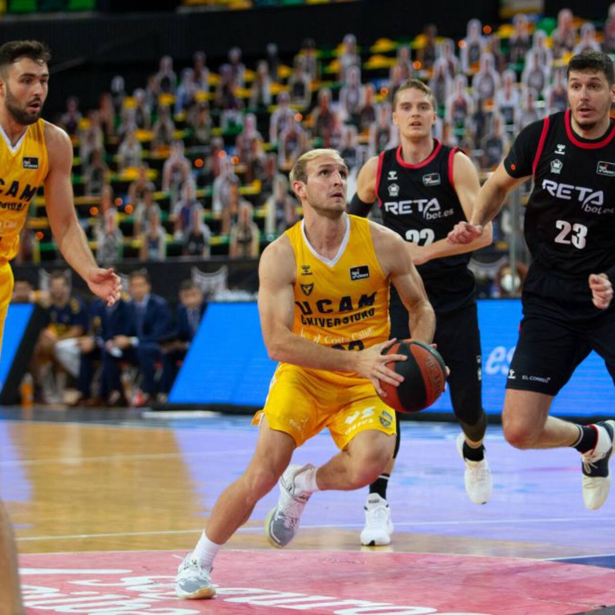 El UCAM Murcia CB vuelve a la senda de la victoria ante RETAbet Bilbao