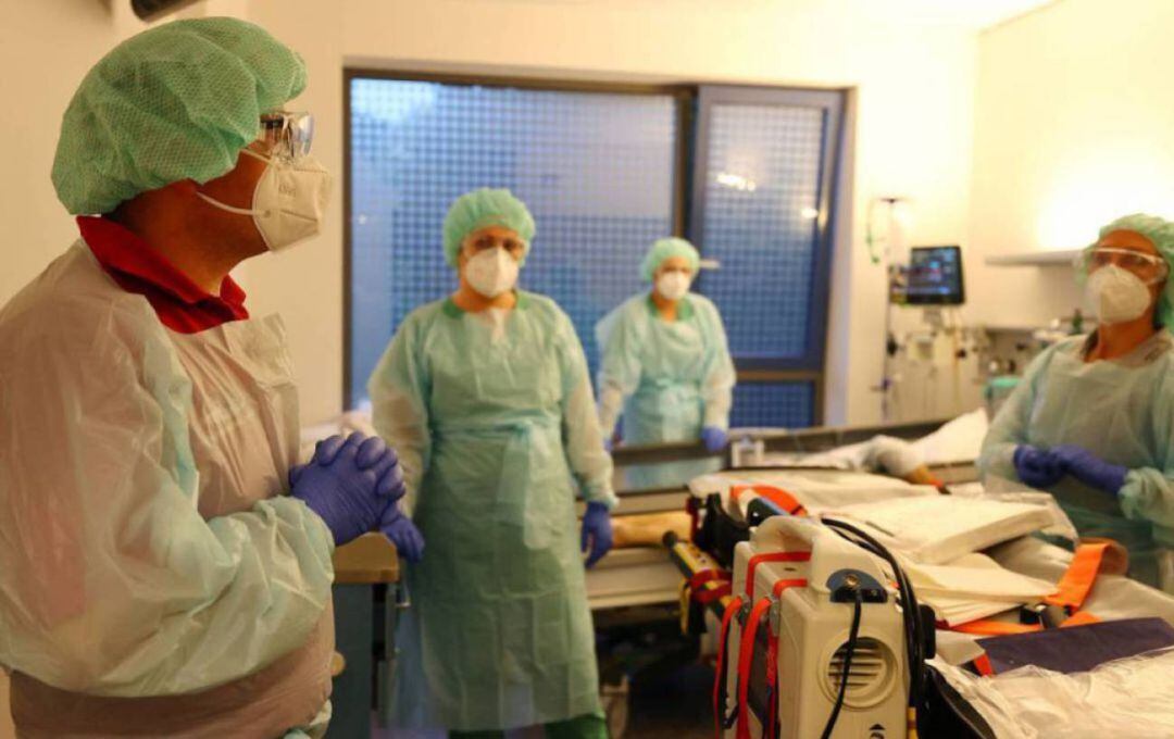 Sanitarios con EPis ante el Covid-19