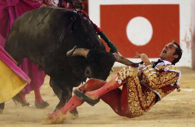 Impactante gesto de Pepe Moral en el momento de sufrir la voltereta este domingo en Nimes