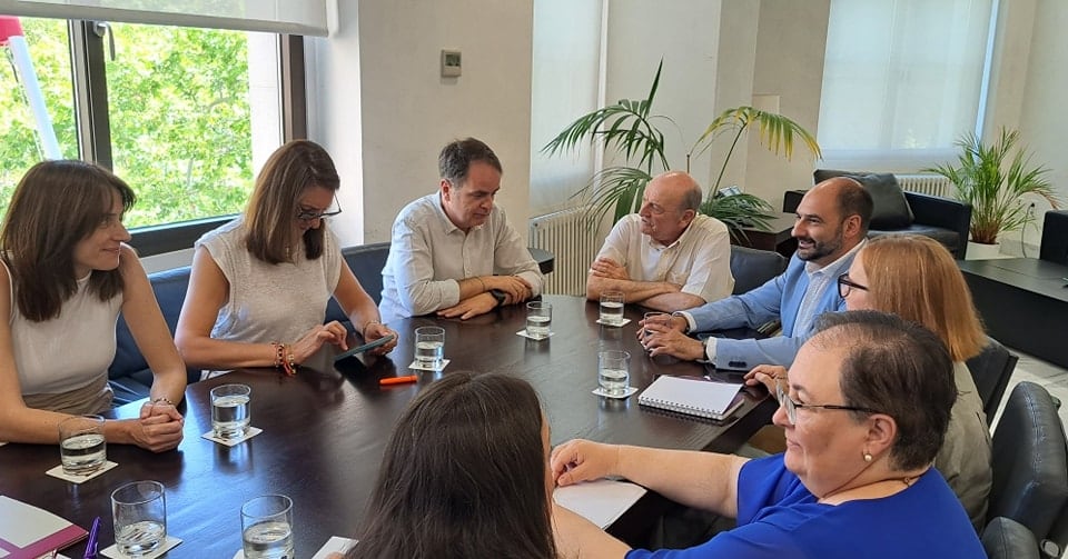 En el encuentro se han buscado soluciones para el deterioro de la Catedral de Barbastro. Foto: Ayuntamiento de Barbastro