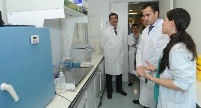 Visita del delegado territorial de Salud a la unidad de Reproducción asistida del Hospital Costa del Sol