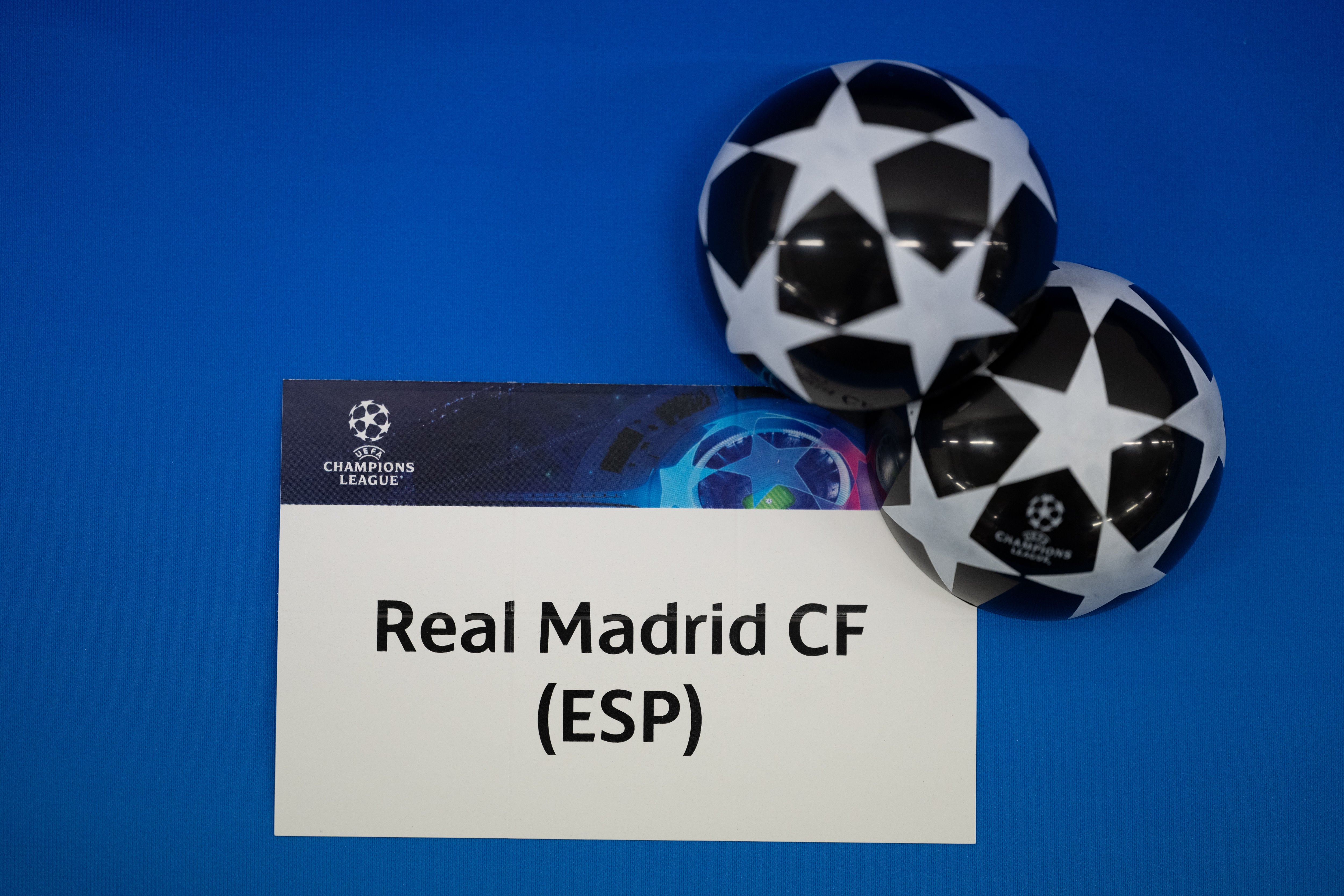 La bola del Real Madrid, antes de que saliera en el sorteo de los octavos de la Champions (Photo by Kristian Skeie - UEFA/UEFA via Getty Images)