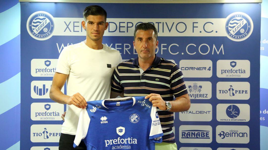 Jesús López junto a Edu Villegas en la presentación del jugador en Chapín