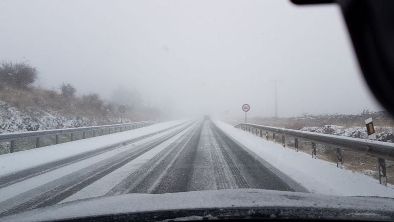 La nieve vuelve a complicar el tráfico