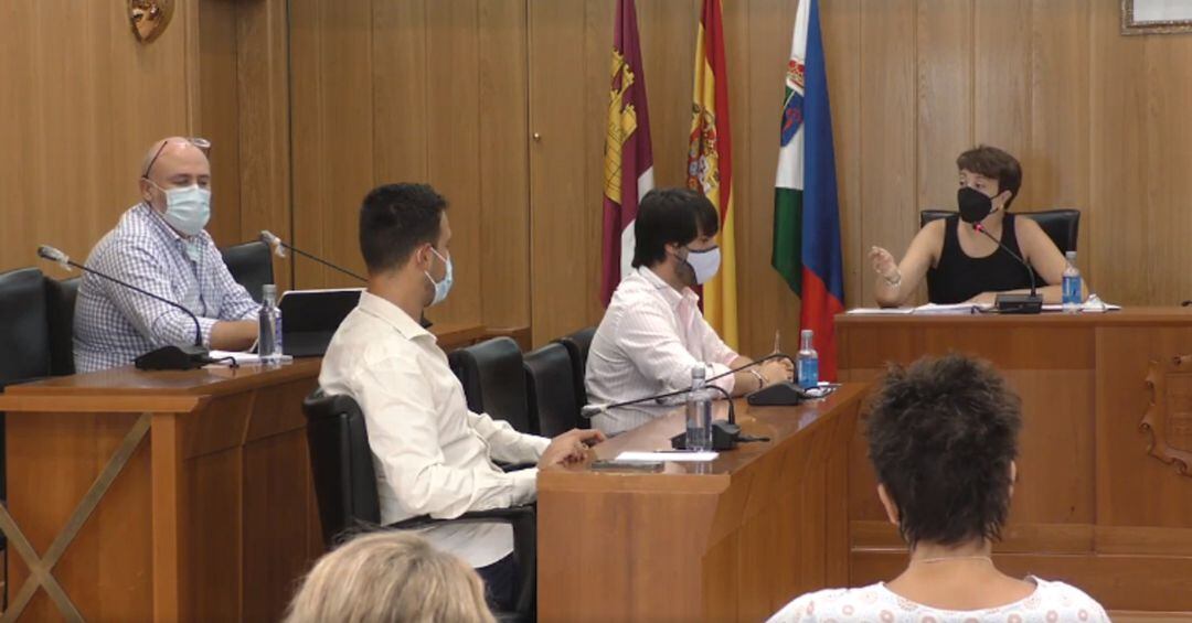 La alcaldesa respondiendo al portavos de Vox