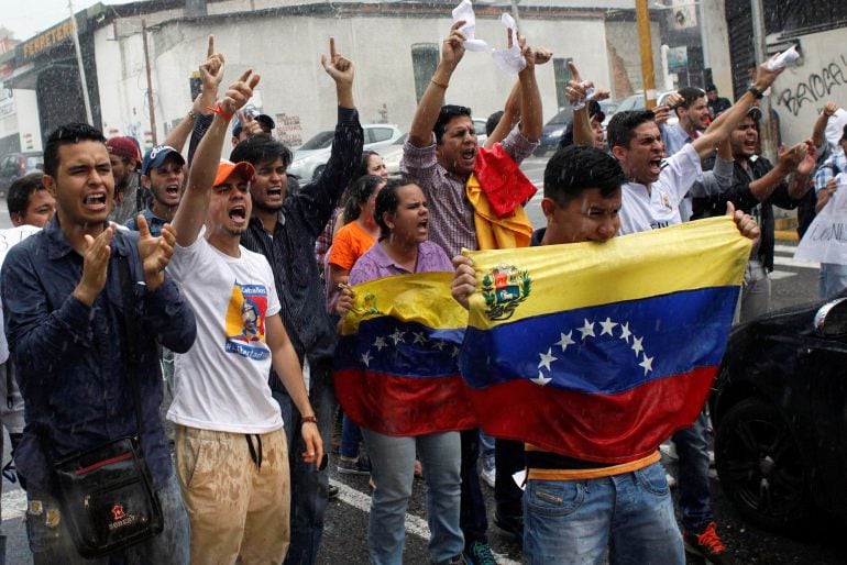 Protesta contra el Gobierno de Nicolás Maduro en San Cristóbal, Venezuela