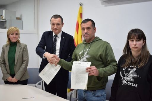 Foto de l&#039;acord assolit entre el Govern i el Gremi de la Pagesia.