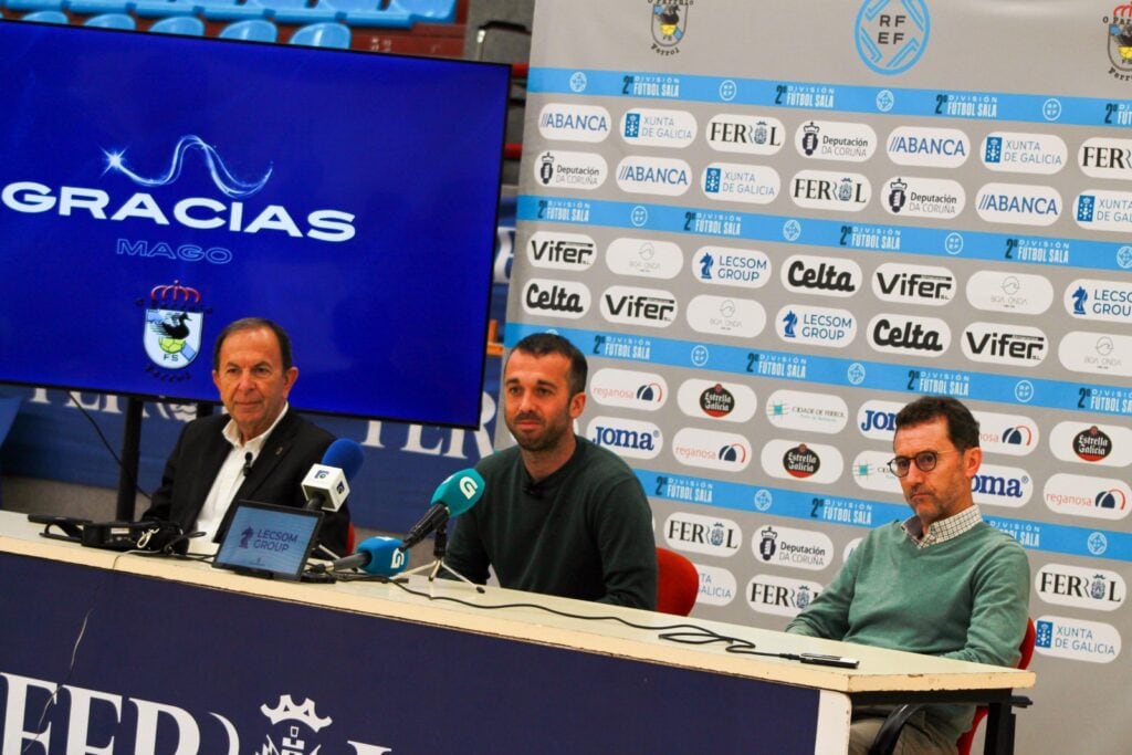 Adri interviene en el acto de despedida en A Malata (foto: O Parrulo Ferrol)