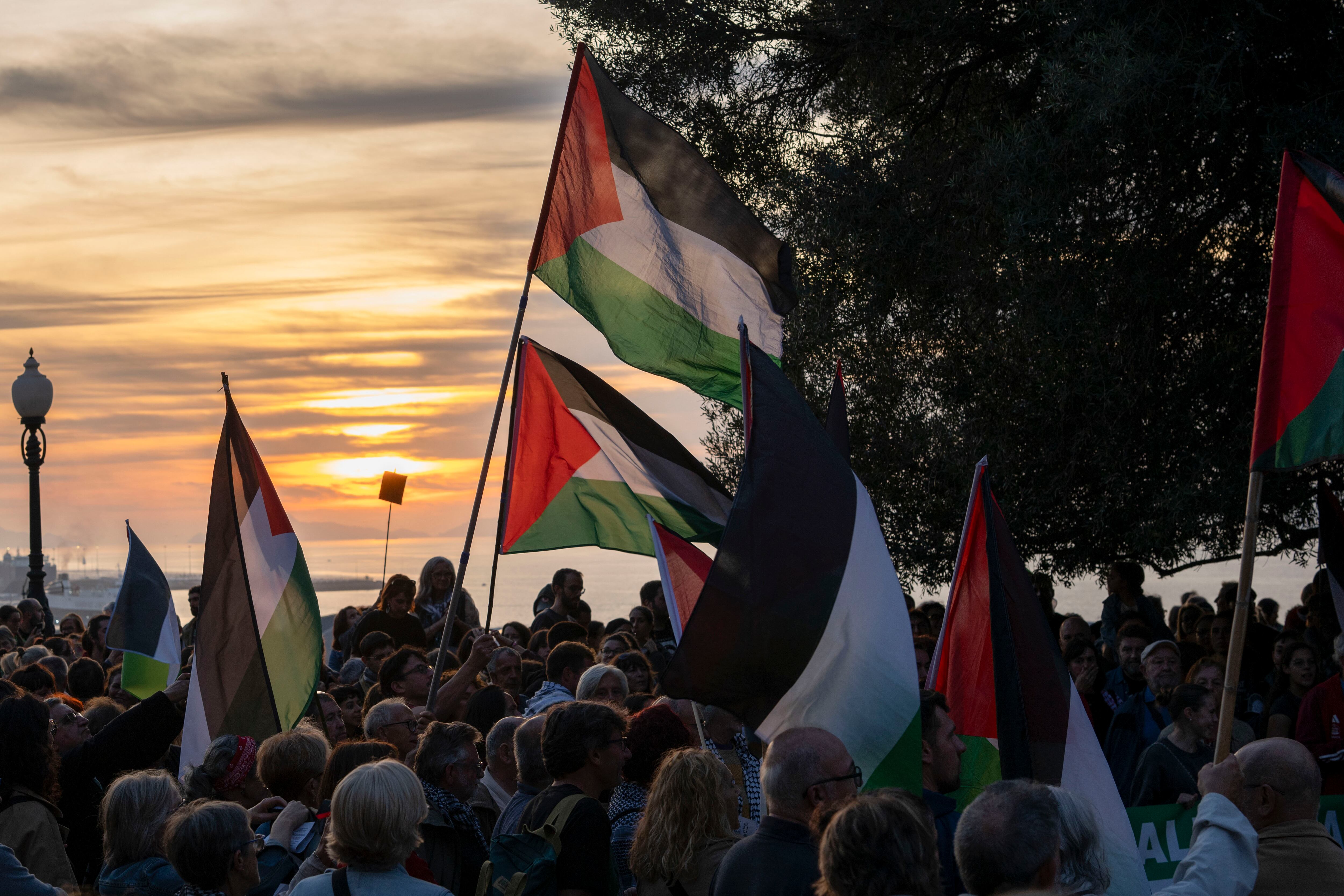 Concentración en Vigo para protestar contra la interceptación del ejército israelí a la flotilla humanitaria que se dirigía hacia Gaza.