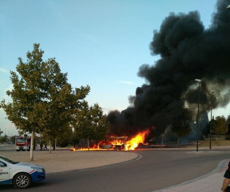 El incendio de un bus urbano ha podido provocar daños graves