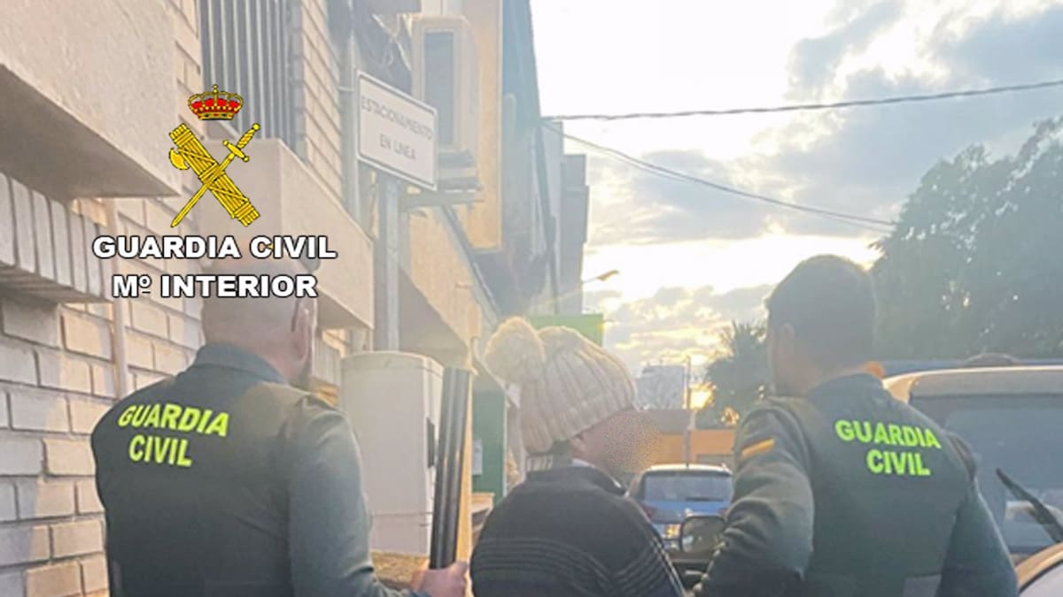 Detienen a un hombre por disparar contra el domicilio de su vecina con una escopeta de caza en Murcia