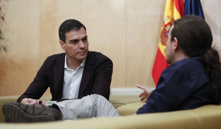 Los líderes del PSOE, Pedro Sánchez, y de Podemos, Pablo Iglesias, durante la reunión que han mantuvieron la semana pasada en el Congreso de los Diputados. 