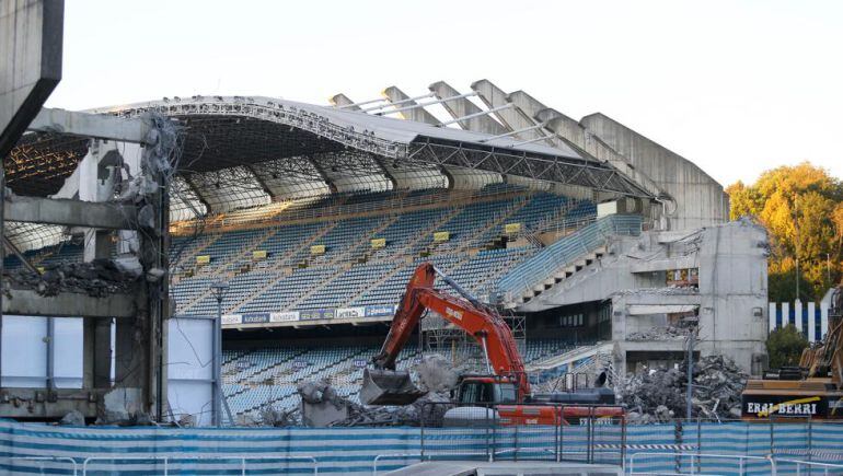 Obras del estadio de Anoeta derribo fondo sur